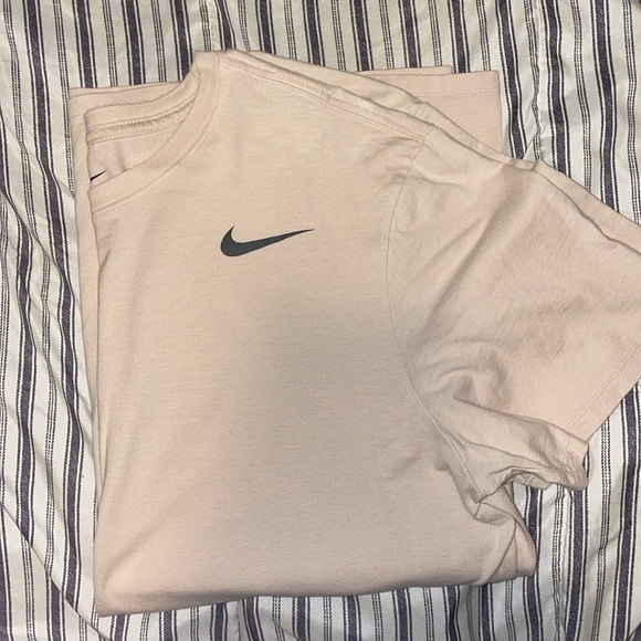 Nike tee - Picture 6 of 6